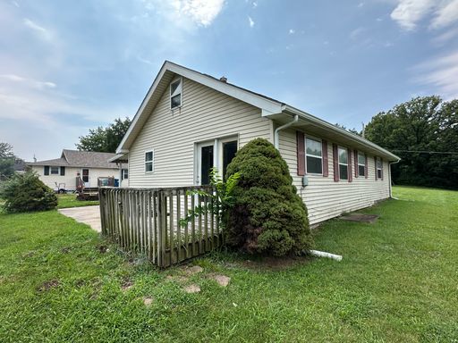 Updated 3 Bedroom 1 Bath Home in KCMO! – photo 1