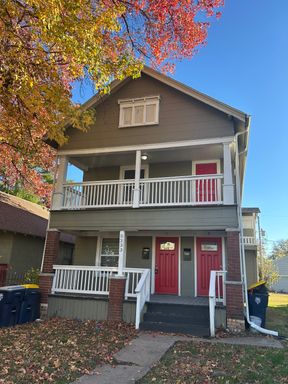 Updated 2 Bedroom 1 Bath Duplex in KCMO! – photo 1