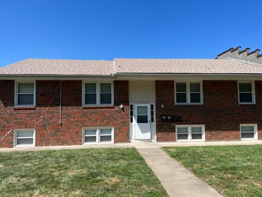 2 Bedroom 1 Bath Apartment In Grandview!