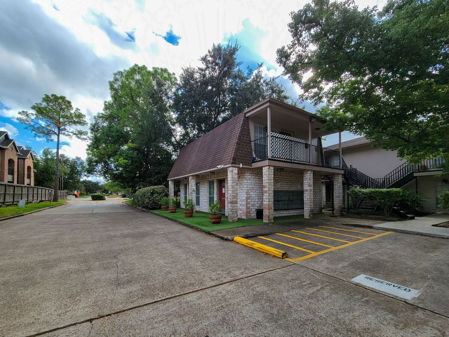 Kimberly House Apartments — photo 1