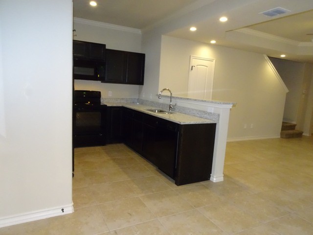 SAN ANTONIO House: 7010 LAKEVIEW DR #101