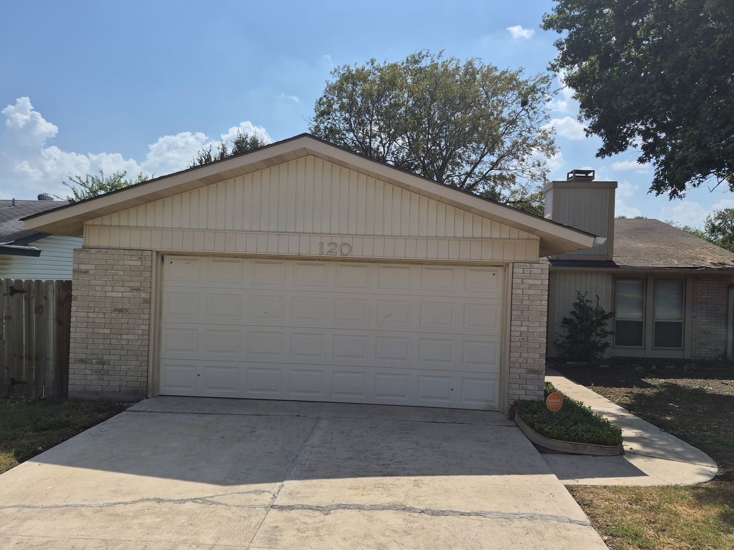 UNIVERSAL CITY House: 120 FRIENDSWOOD PATH