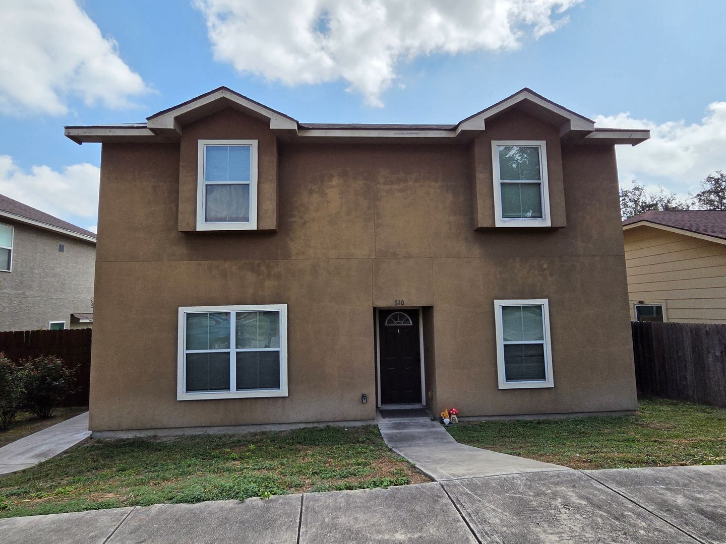 Universal City House: 610 MEADOW ARBOR LN #2