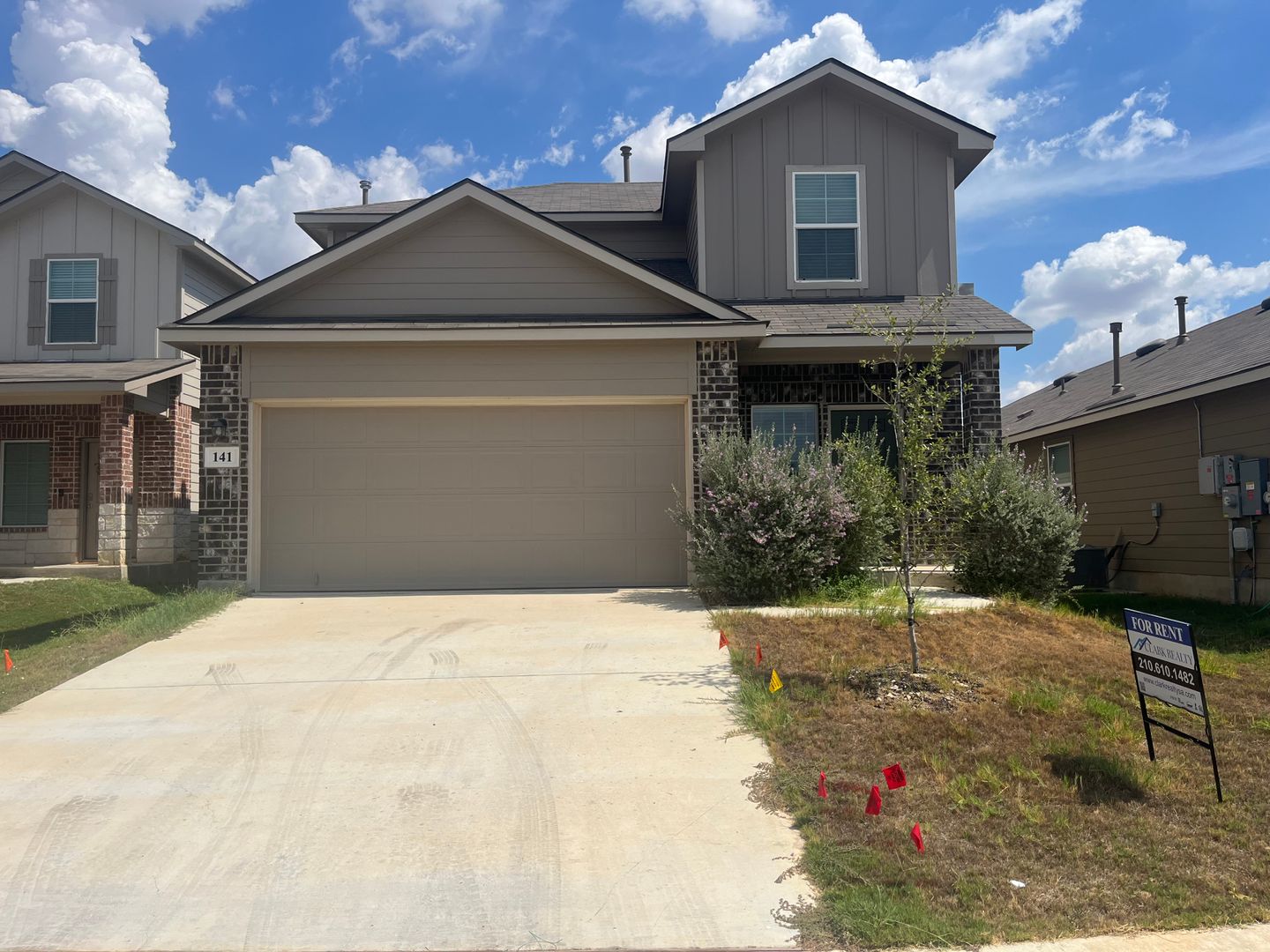 FLORESVILLE House: 141 MIDDLE GREEN LOOP