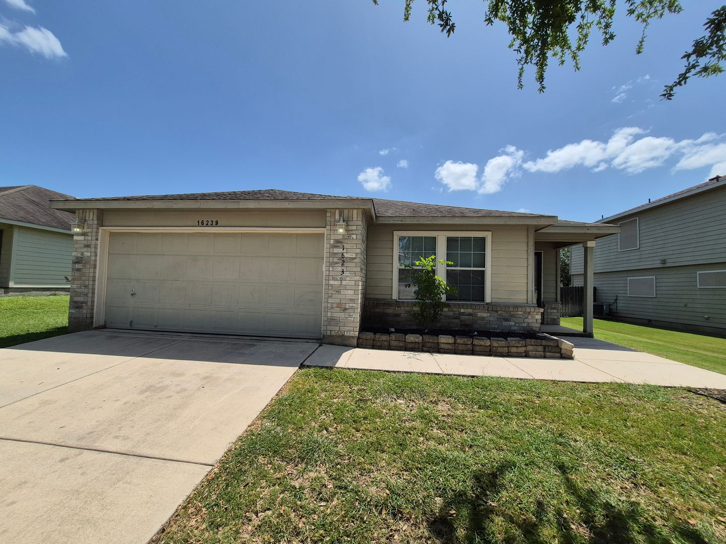 SELMA House: 16239 GALLOPING OAK KNOLL