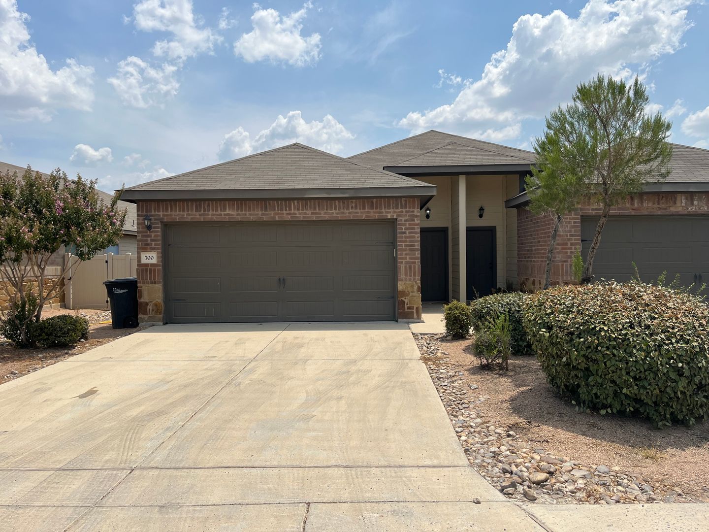 NEW BRAUNFELS House: 700 SAENGERHALLE RD