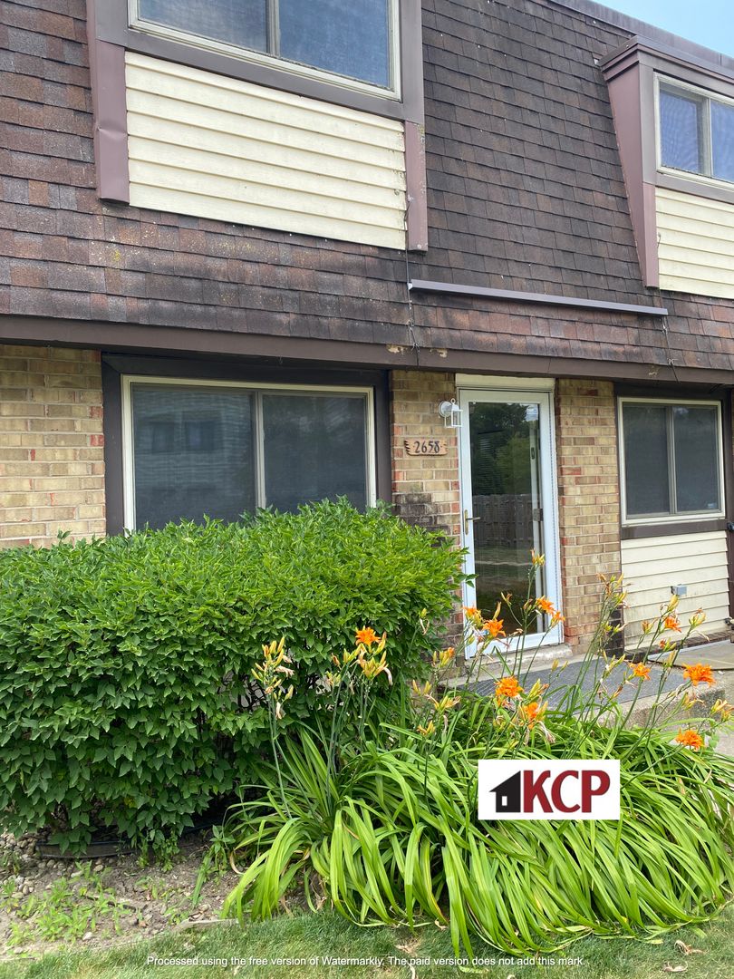Waukegan Townhome: 2658 Woodview Ct