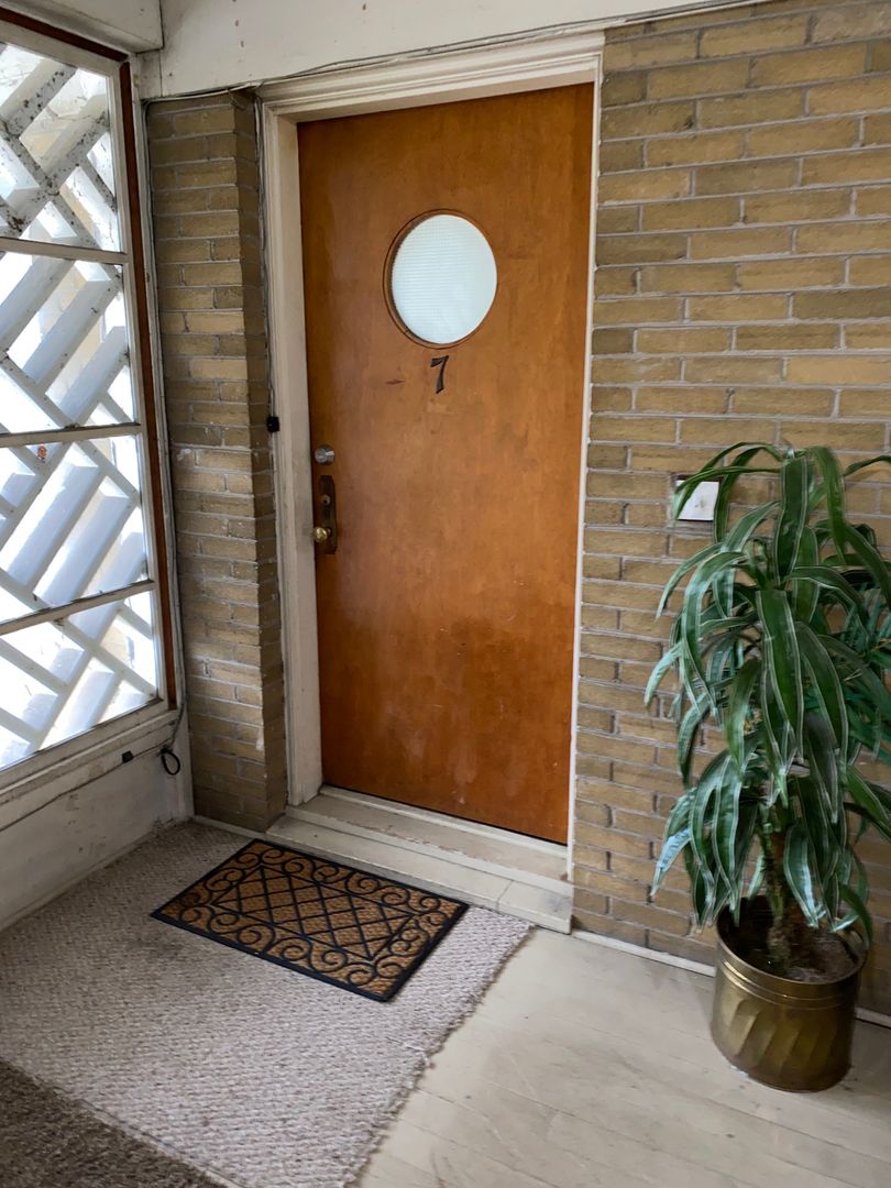 Waukegan Apartment: 503 & 507 Greenwood