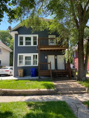 3 Bedroom flat with 2nd floor porch! – photo 1