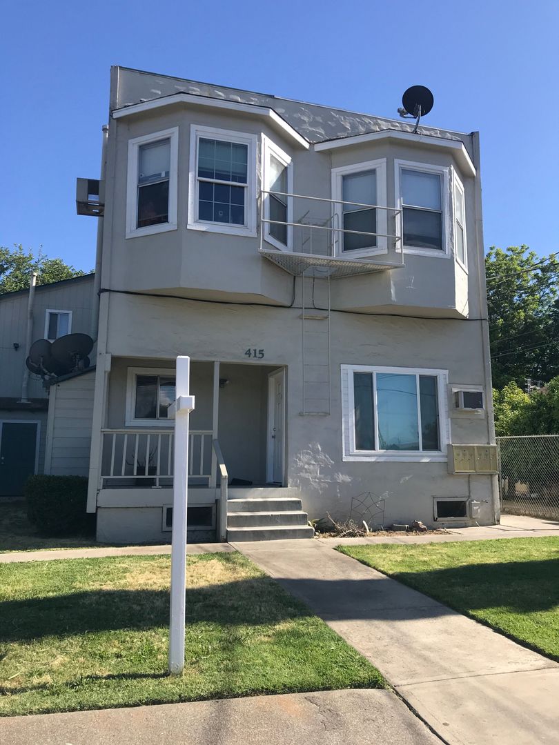 Roseville Apartment: 415 5th Street