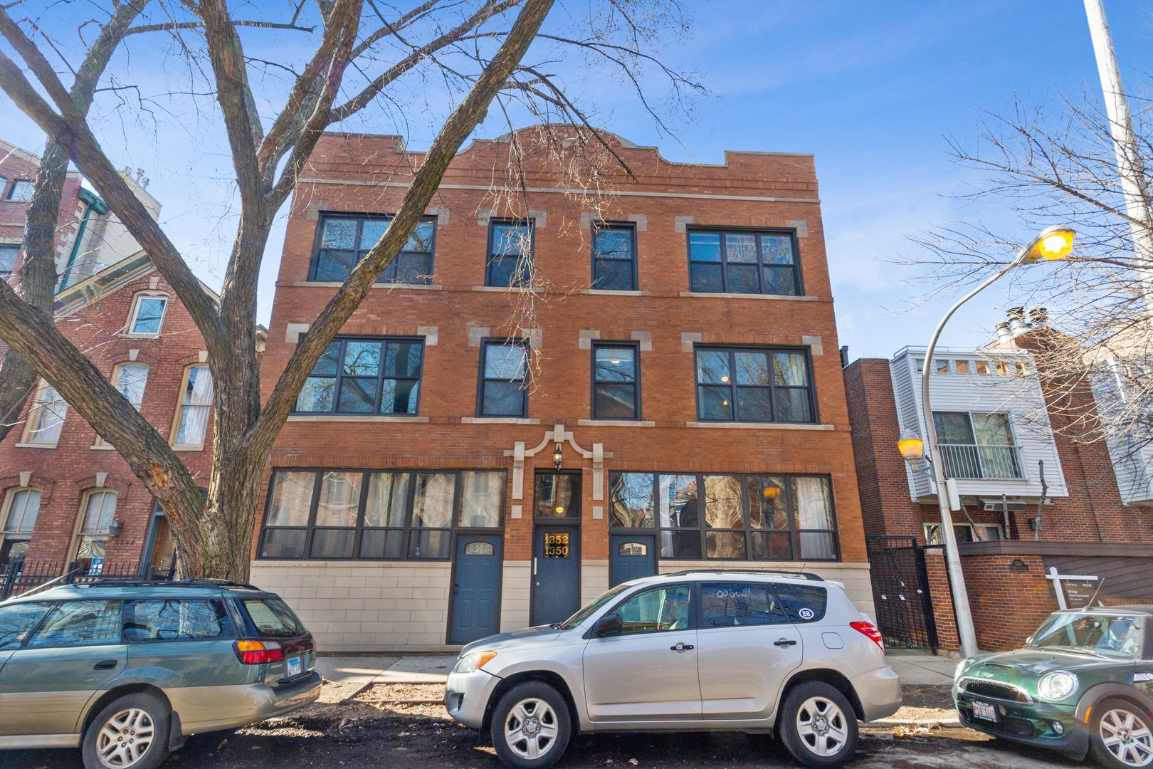 Chicago Apartment: 1350-52 N Wolcott St.