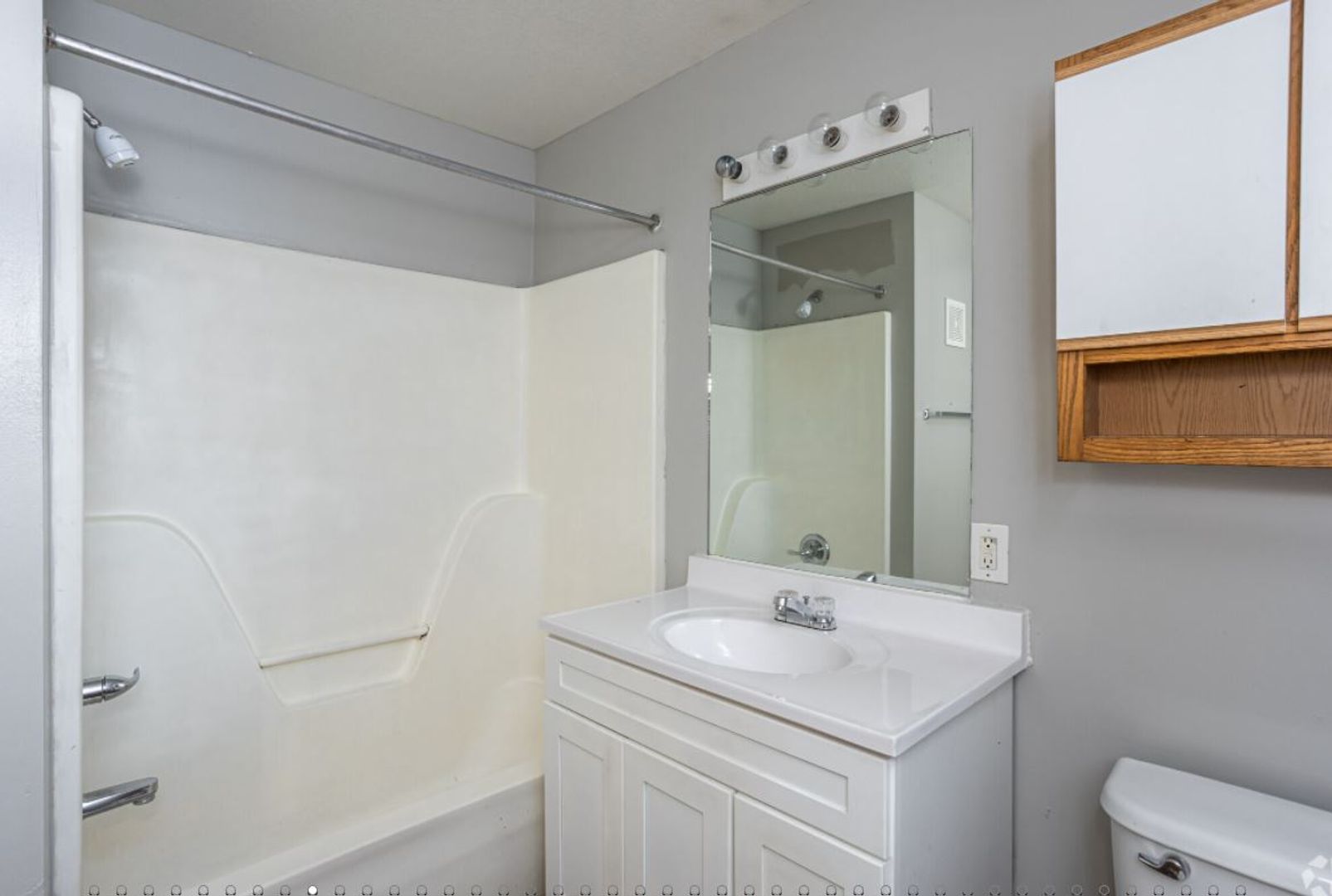 Lawrence Apartment: 2310 W 26th St