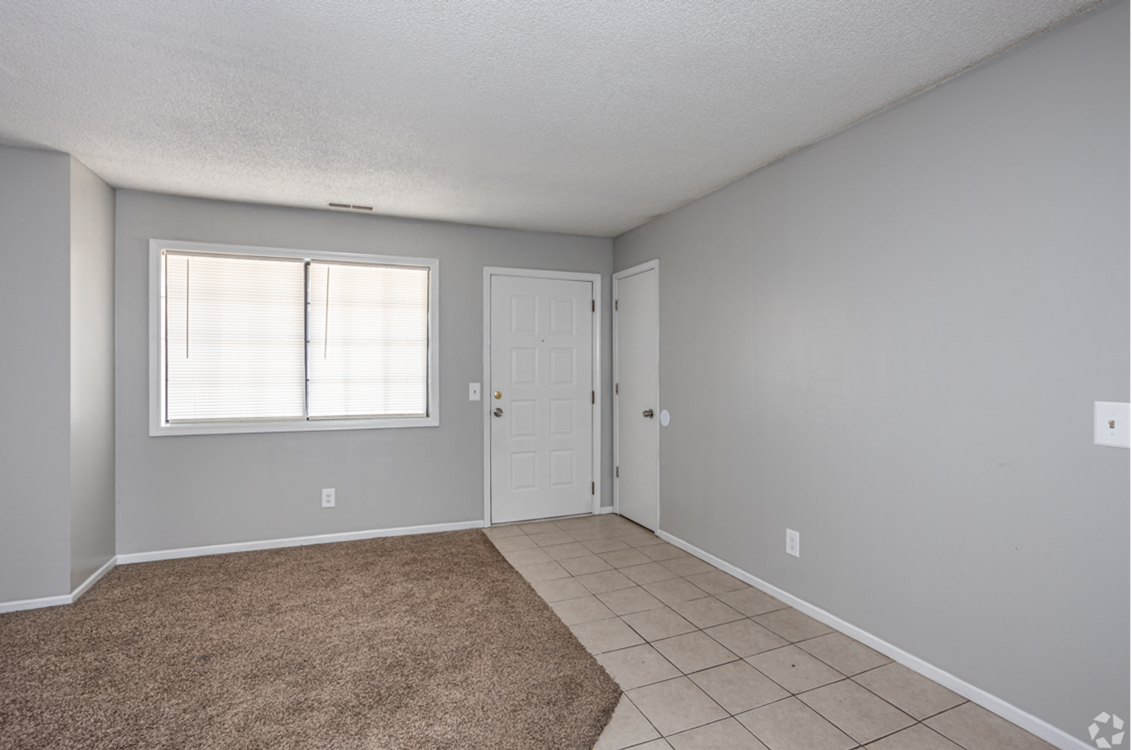 Lawrence Apartment: 2310 W 26th St