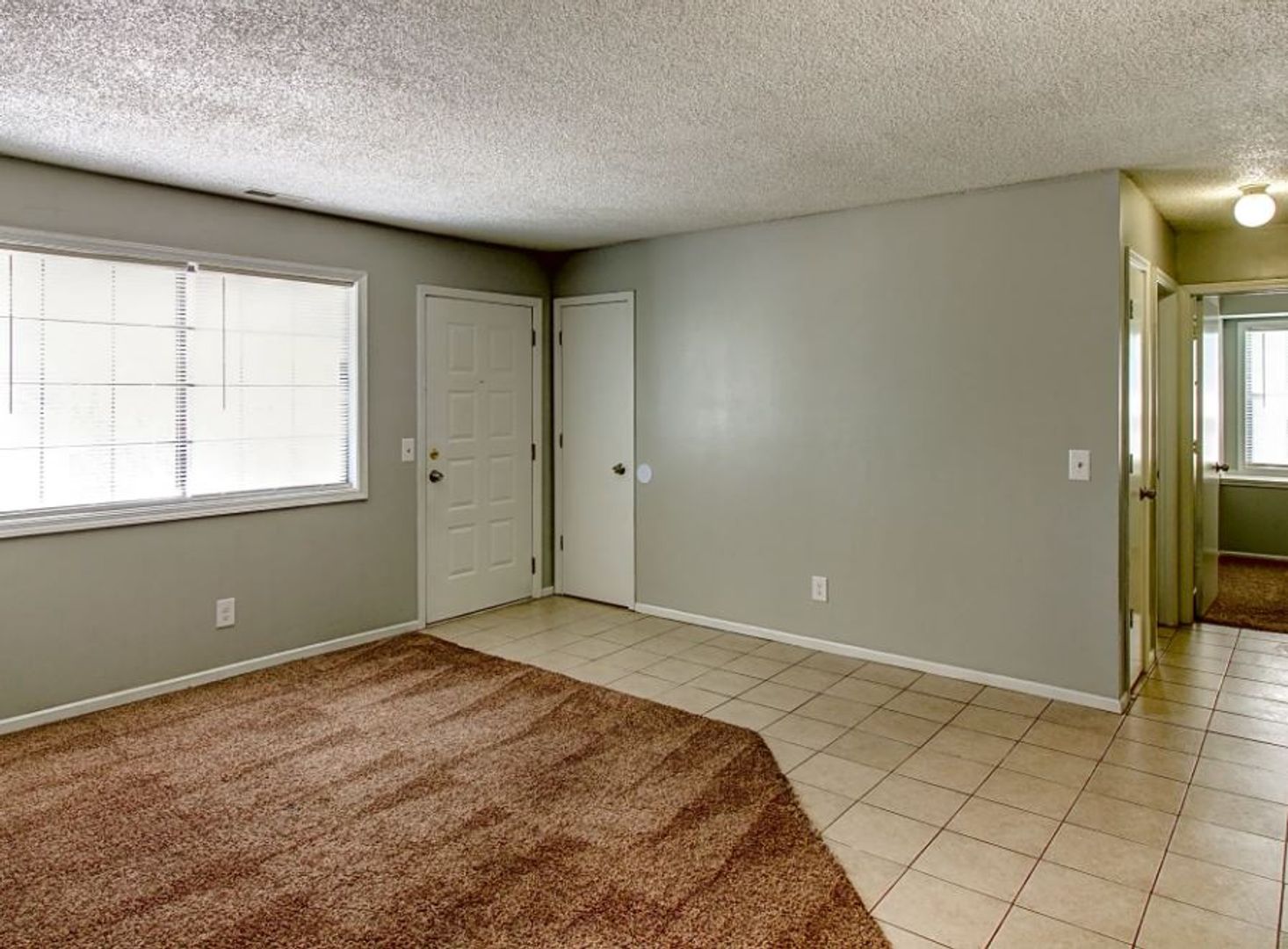 Lawrence Apartment: 2310 W 26th St