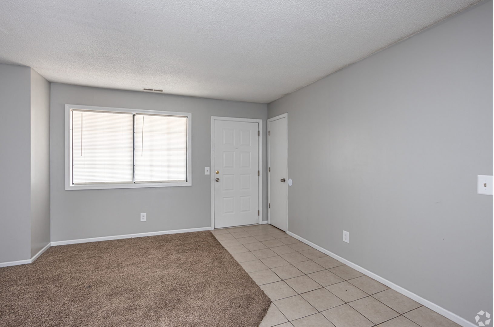 Lawrence Apartment: 2310 W 26th St