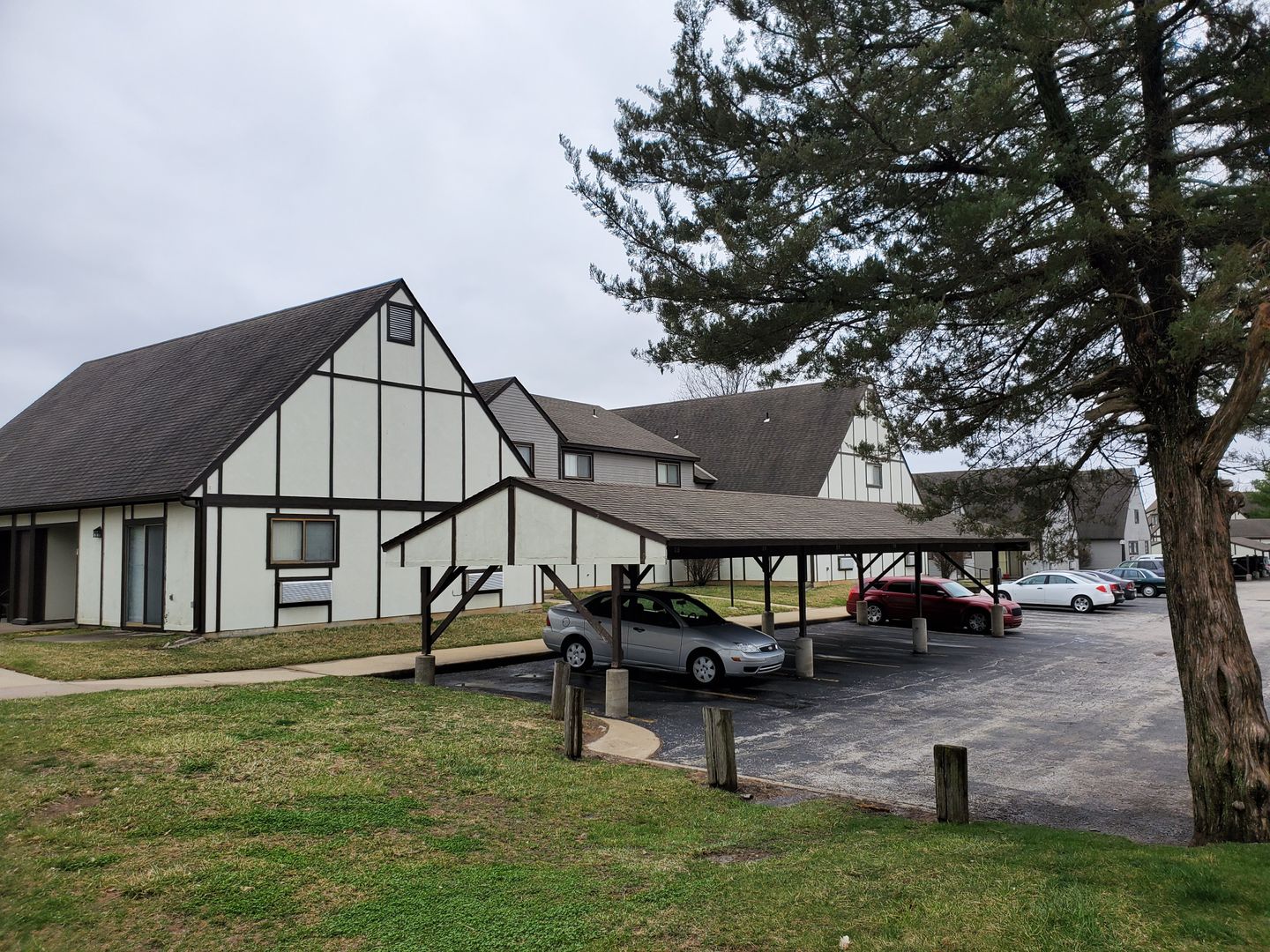 Kansas City Apartment: 1711 N 73rd Terr