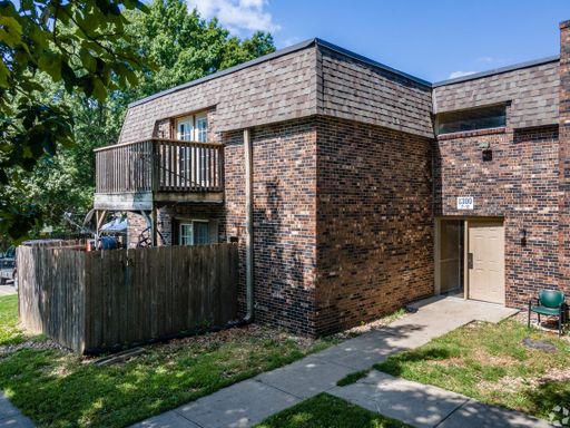 2br 1bath Apartment - Walk In Closets, Personal Patio, New Appliances - Must See!