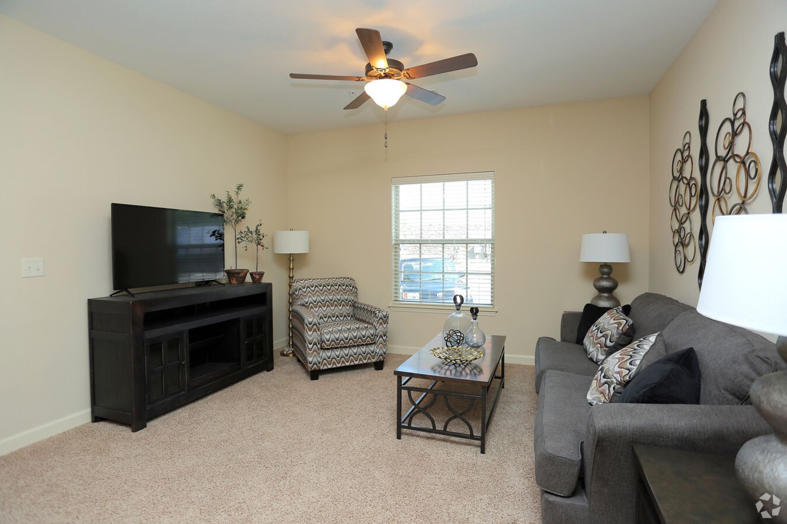 Ferrelview Apartment: 407 N Garrison Ave, Apt 108