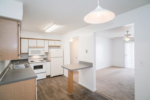 3br 2bath with Washer Dryer Hookups - Private Entrances - Balcony/Patio – photo 1