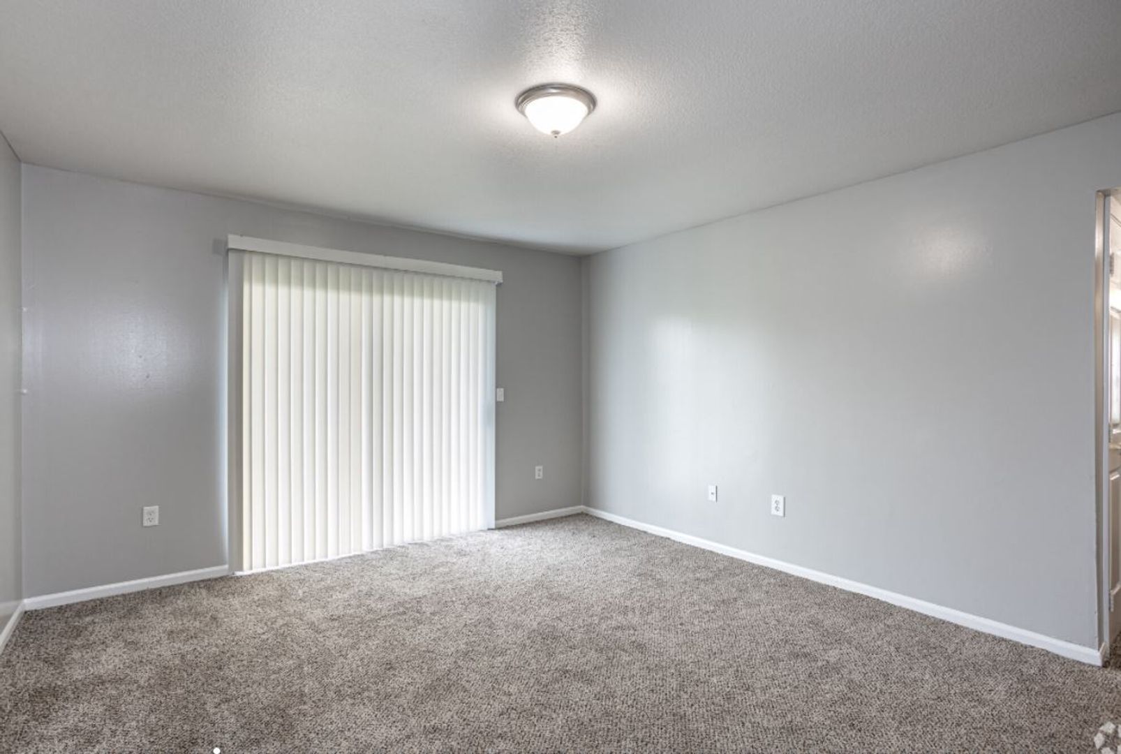 Lawrence Apartment: 2310 W 26th St