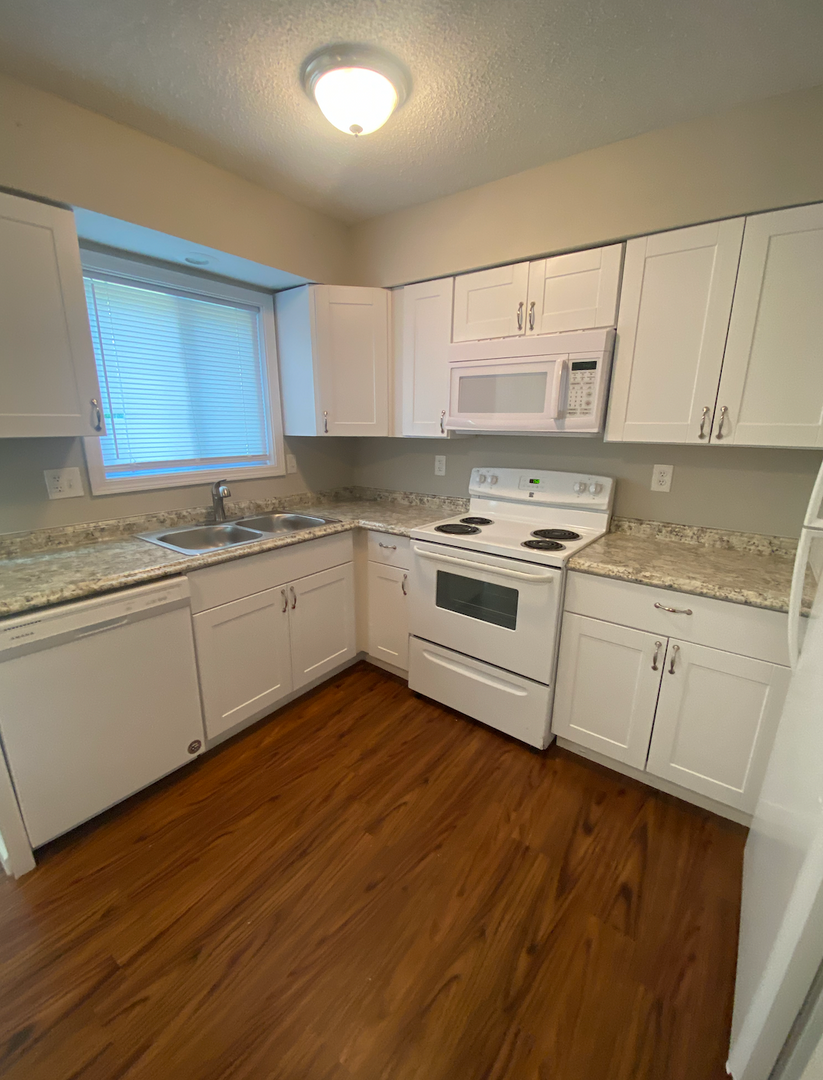 Overland Park Apartment: 9437-9443 Nieman rd