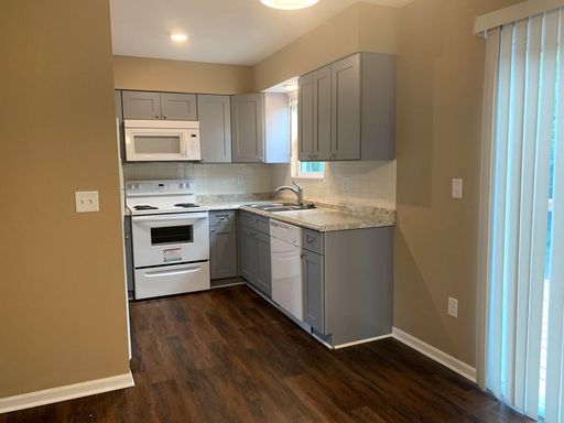 2 Bed 2 Bath - 1000 Sq Ft - Walk In Closet - W/D Hookups - Fireplace – photo 1