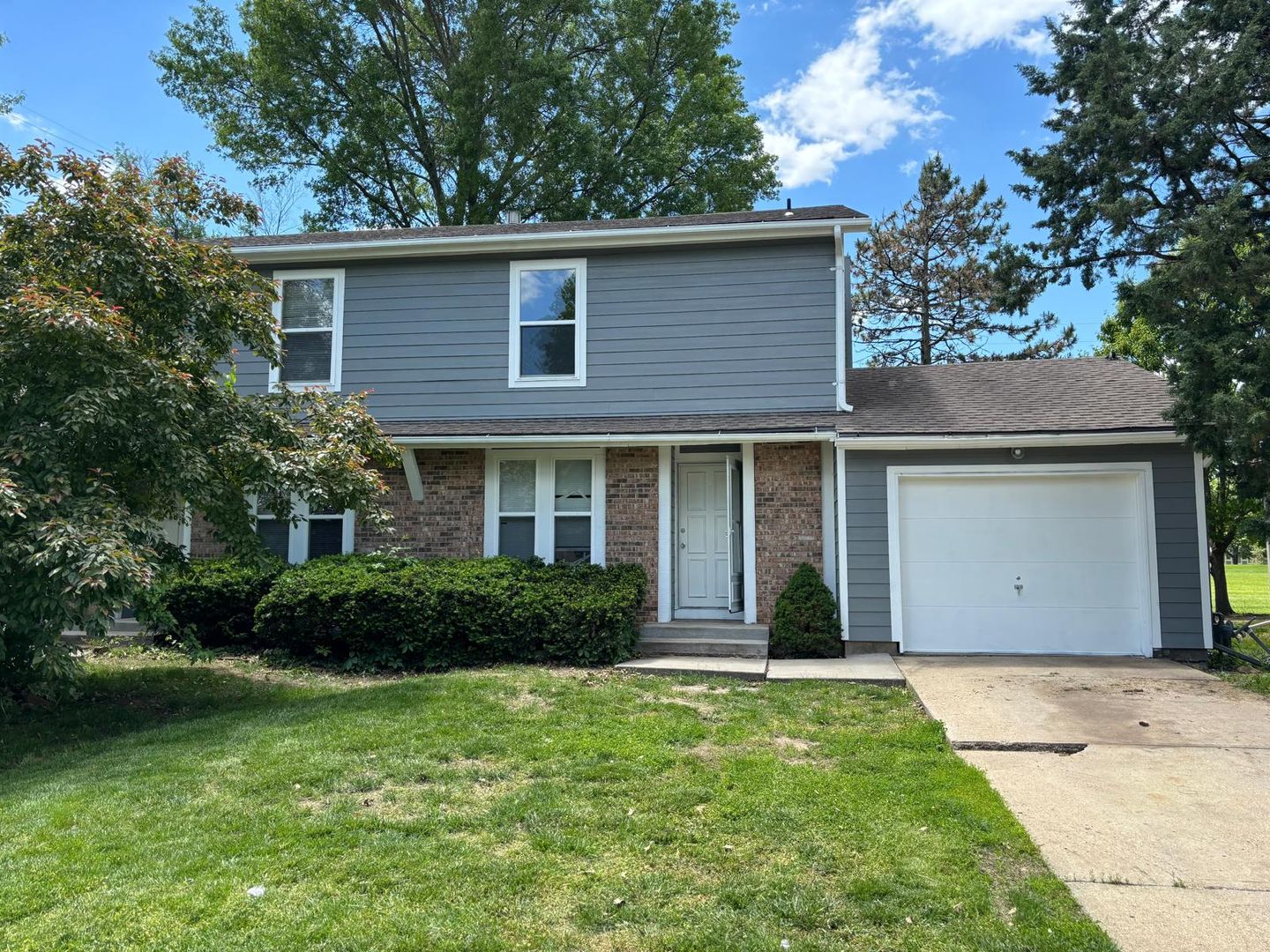 Shawnee Apartment: 7130 King st