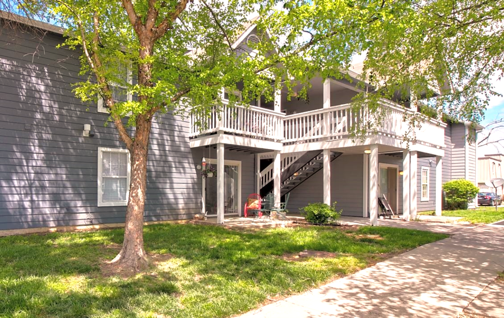 Lawrence Apartment: 2310 W 26th St