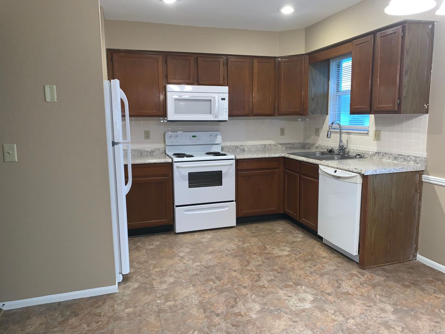 Kansas City Apartment: 3622 NE Chouteau Trafficway