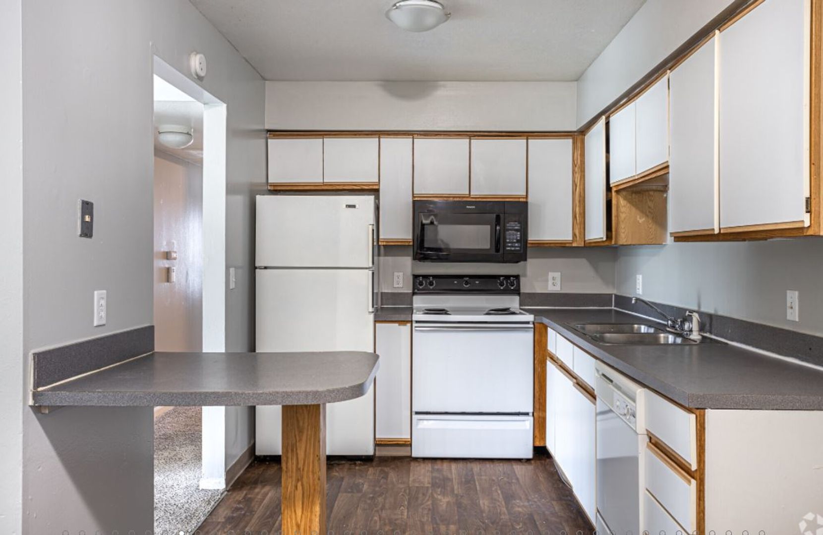 Lawrence Apartment: 2310 W 26th St
