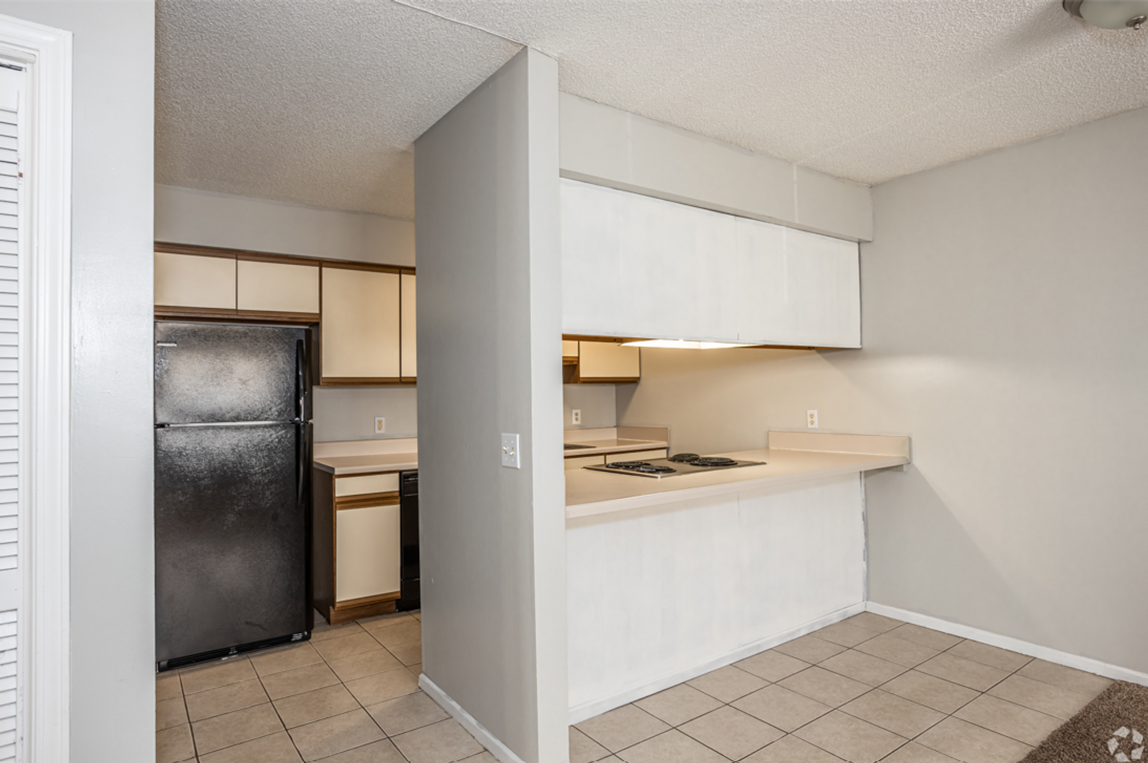 Lawrence Apartment: 2310 W 26th St