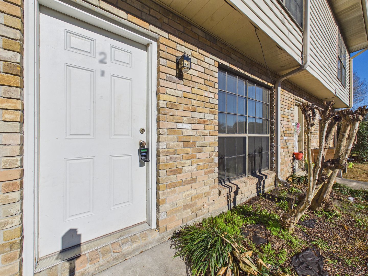 Lafayette Apartment: 112 Country Lane