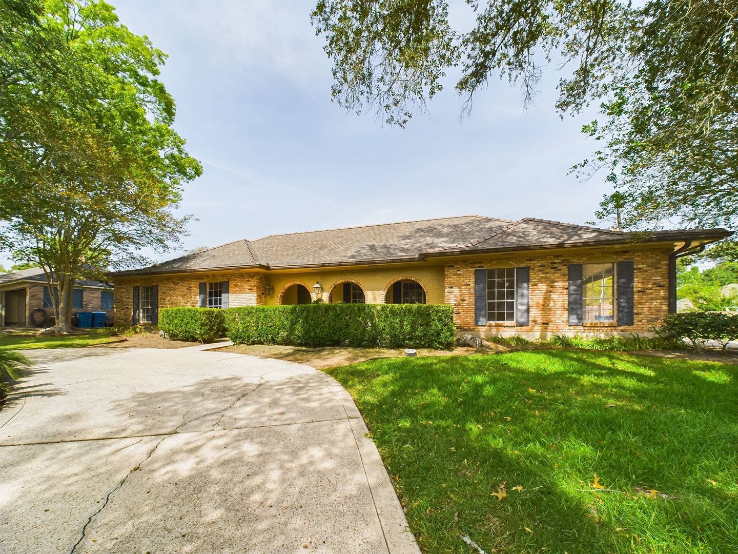 Lafayette House: 232 Thibodeaux Drive