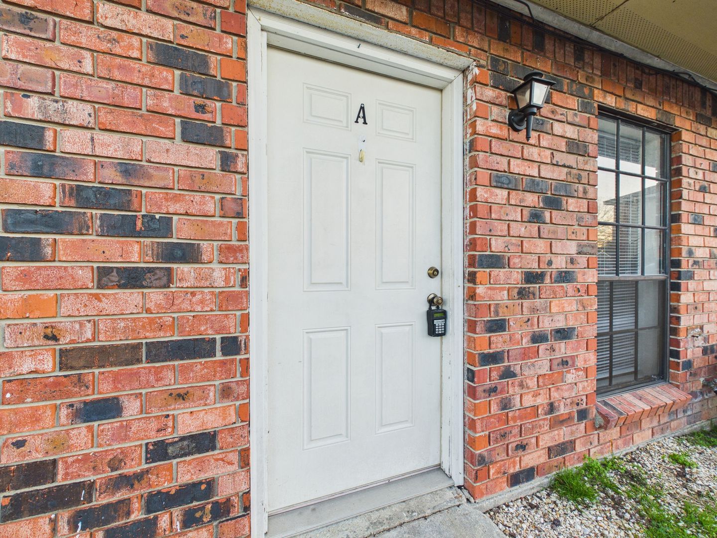 Lafayette Apartment: 103 Country Lane