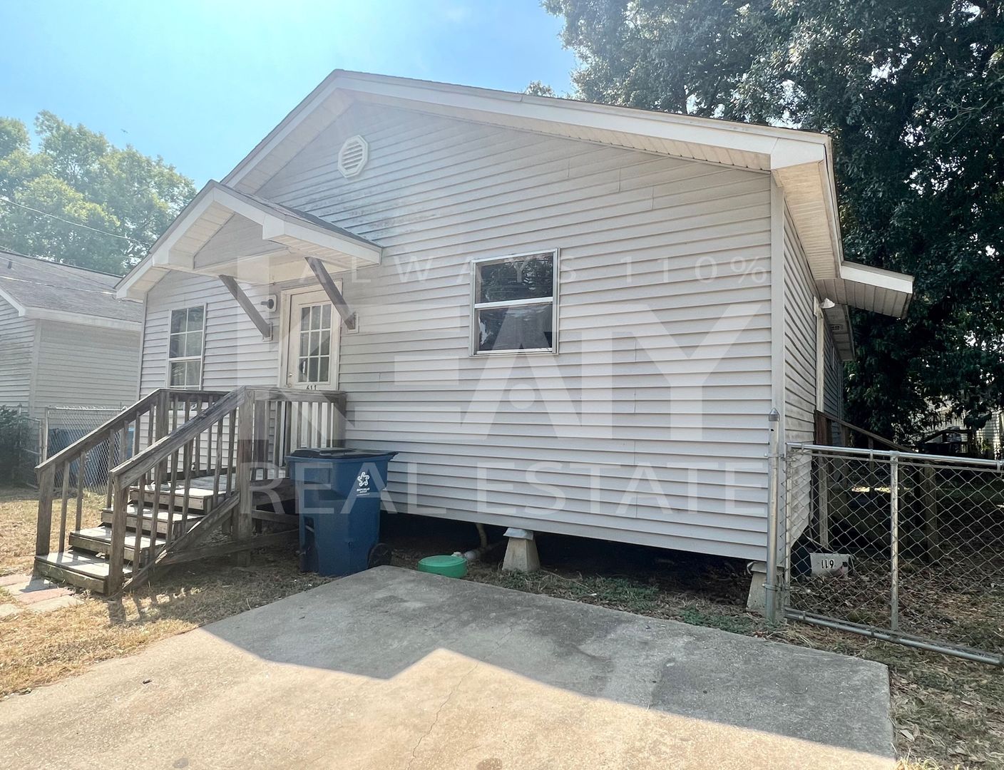 Lafayette House: 611 Walker Rd