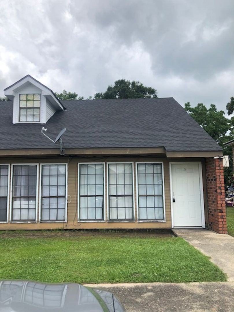 Lafayette Apartment: 202 Belfast Street