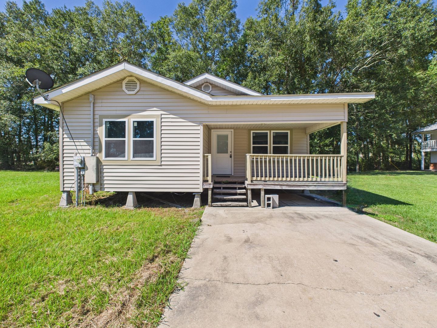 Adorable 3 bed, 1 bath home available in Sunset! 