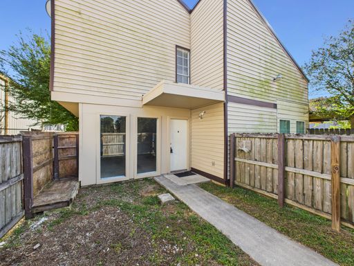 2 Bedroom, 1.5 Bathroom Townhouse in Lafayette! – photo 1