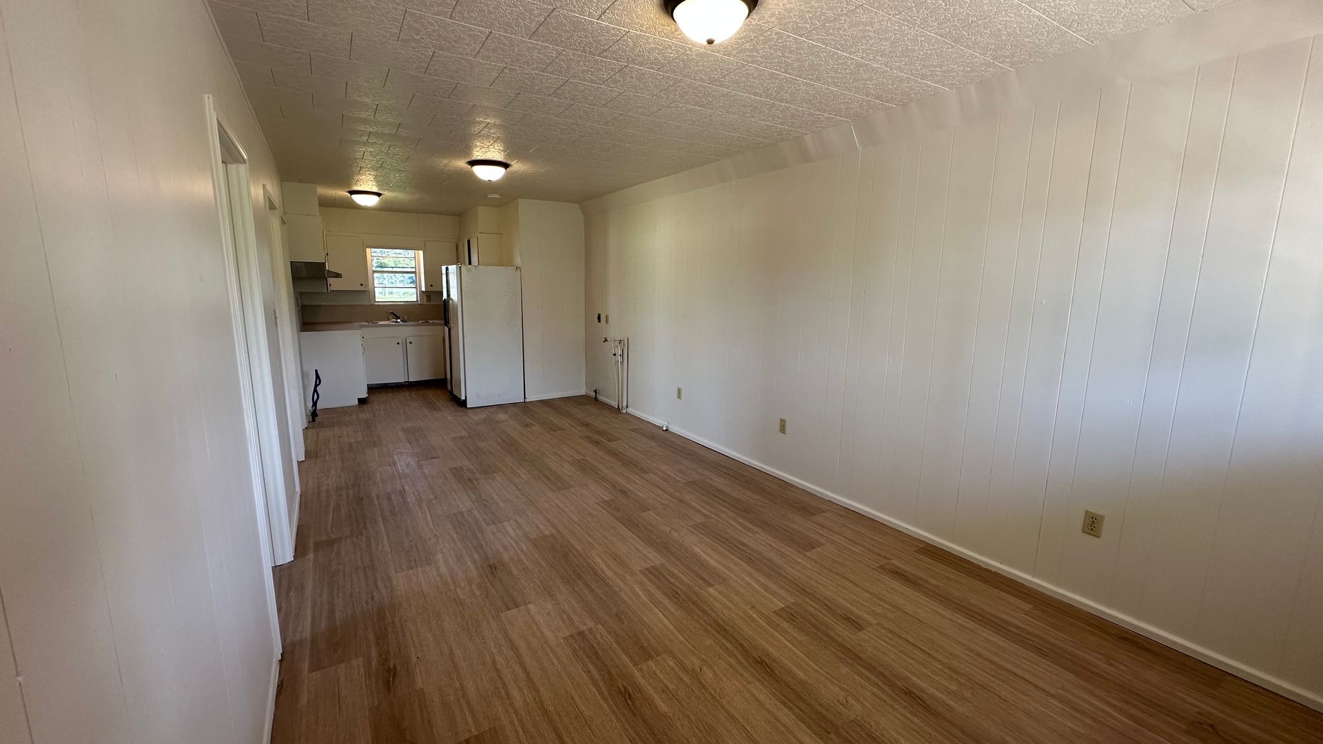 Rayne House: 709 E Lessley Street