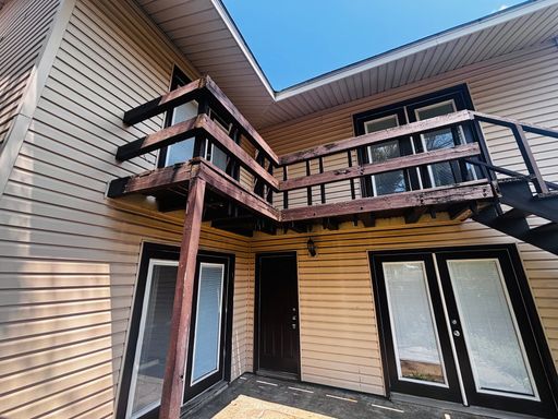 Charming Townhouse in the Fox Run neighborhood! – photo 1