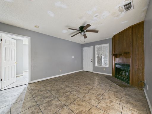 2 Bedroom, 2 Bathroom Apartment!