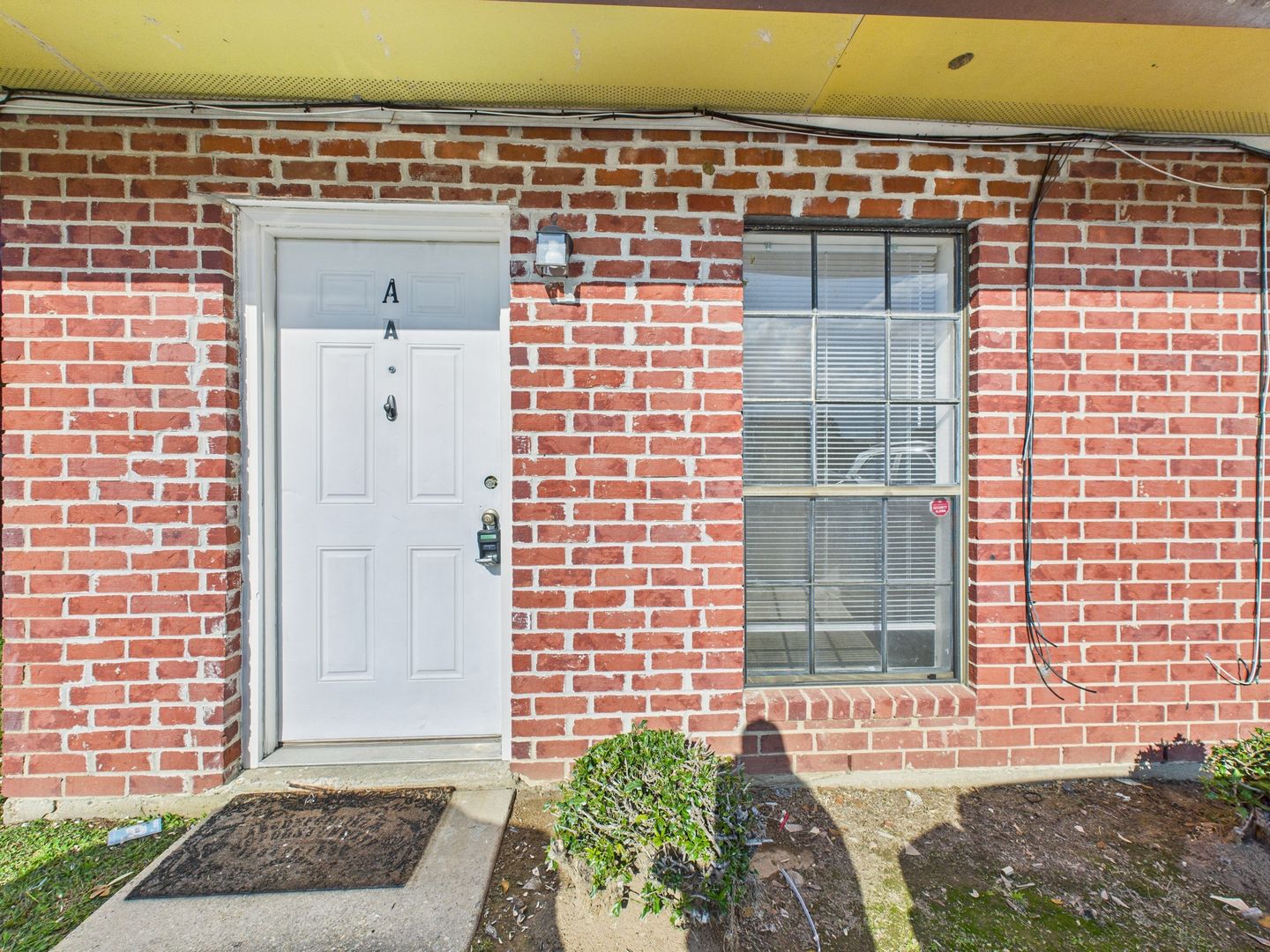 Lafayette Apartment: 104 Country Lane