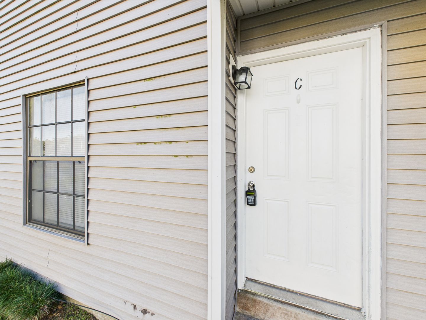 Lafayette Apartment: 114 Country Lane