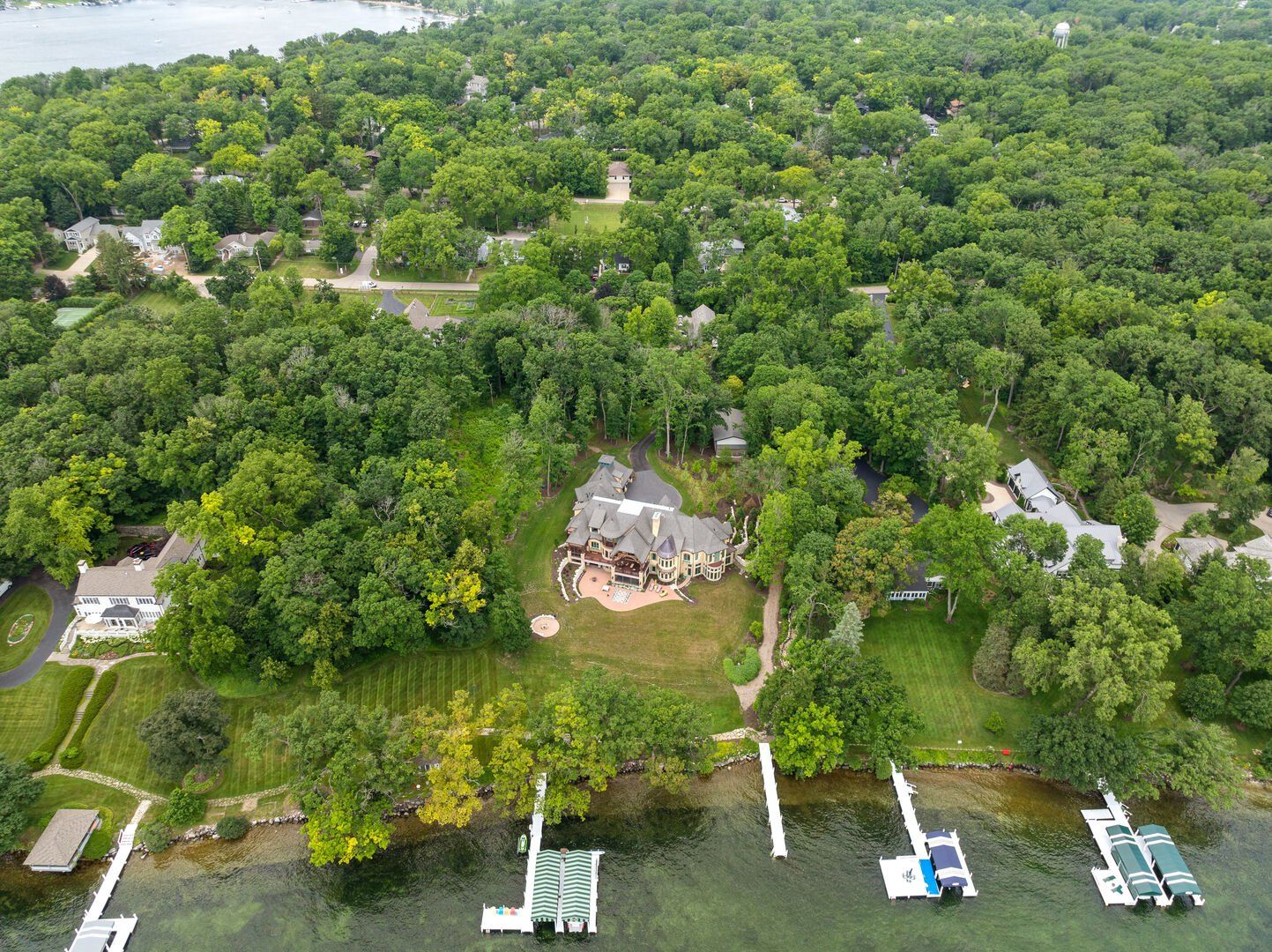 Williams Bay House: 695 Cedar Point Dr
