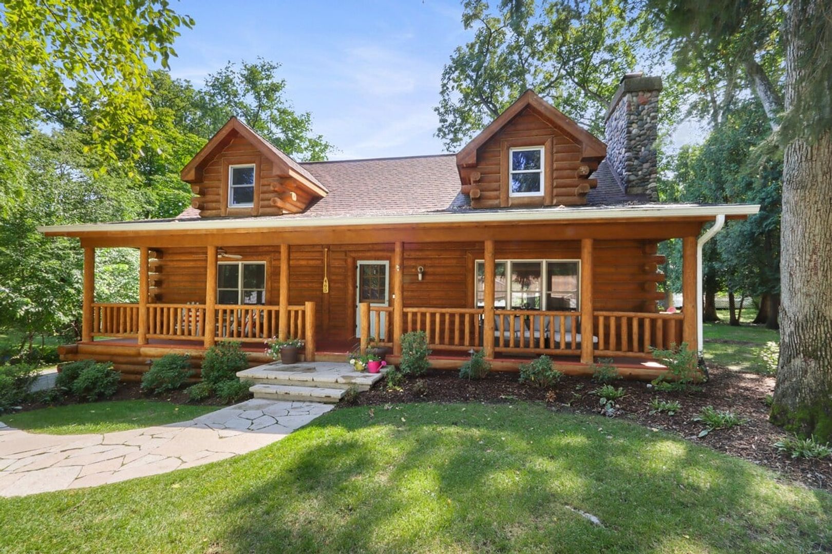 Fontana House: 465 Sylvan Drive