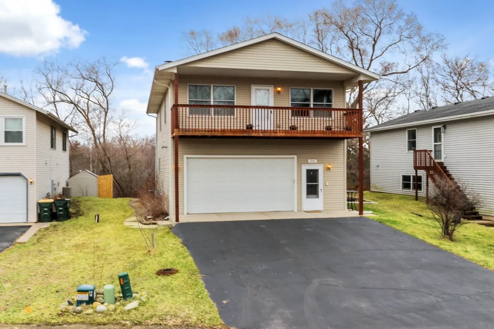 Twin Lakes House: 950 Rhyner's Lane