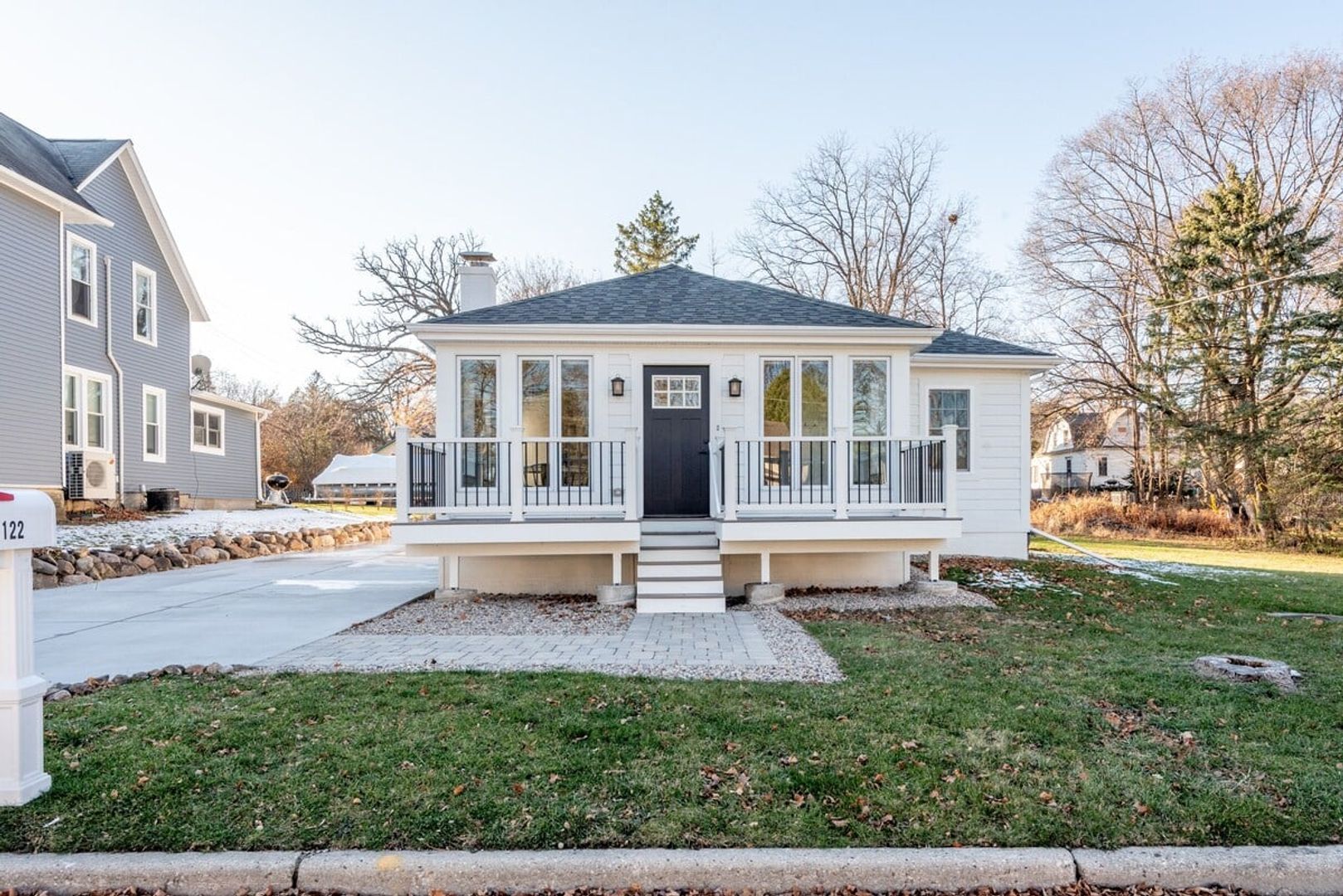 Williams Bay House: 122 Williams Street