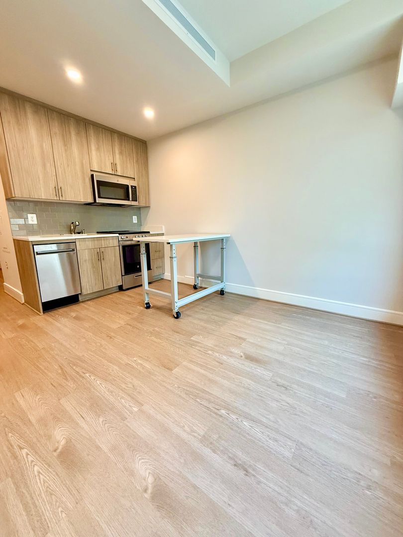 WASHINGTON Apartment: 1650 O STREET, NW