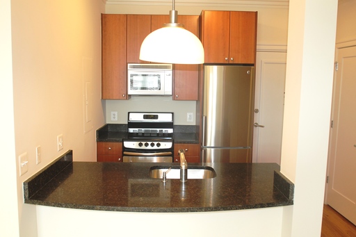 Bright & Sunny Luxury 2 bed/2 bath W/D & Walk-In Closet Overlooking 19th St! ASK ABOUT OUR MANAGER'S SPECIAL! – photo 1