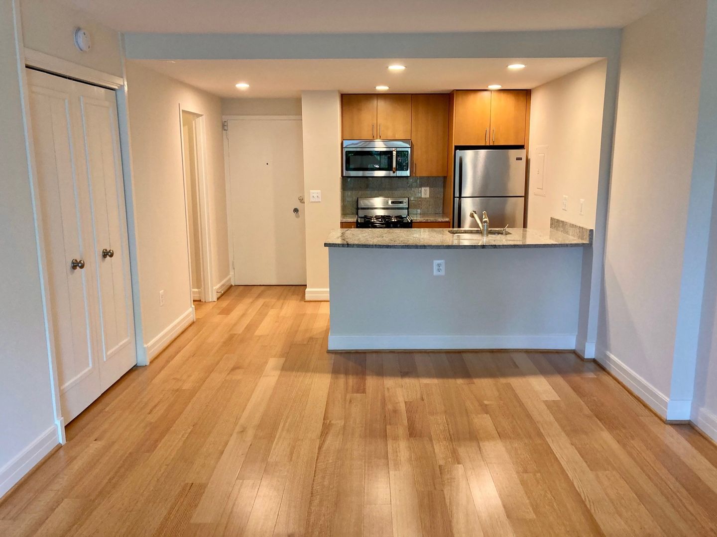 Washington Apartment: 1255 New Hampshire Avenue